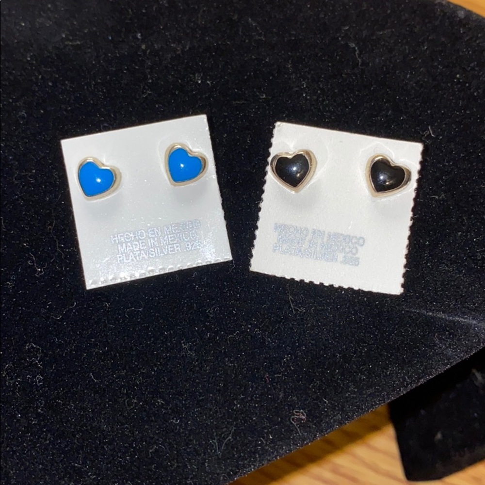 Jewlery.Earrings are sold as a pair please!2 pair